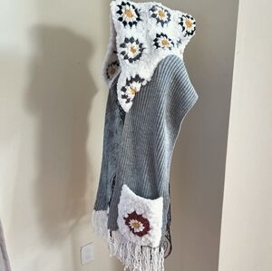 NEW Hand-Knitted Scarf Granny Squares Plush Yarn Hood &Pockets Fringe Gray White